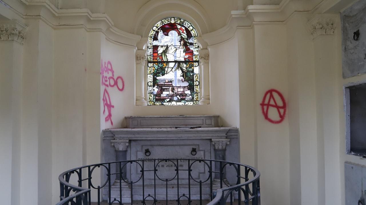 Imagen de CMN sobre daños al Cementerio General: “Son espacios solemnes que deben respetarse sin excepción (…) Su afectación resiente estándares básicos de respeto y convivencia”