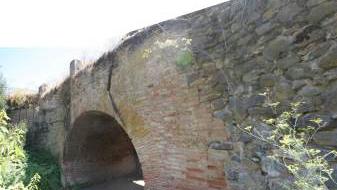 Imagen de Vecinos buscan proteger puente colonial del Canal San Carlos