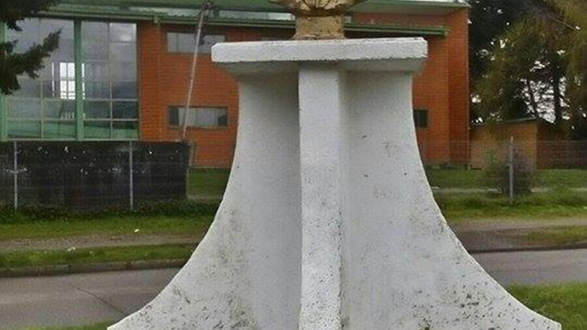 Imagen del monumento GabrieLa Mistral