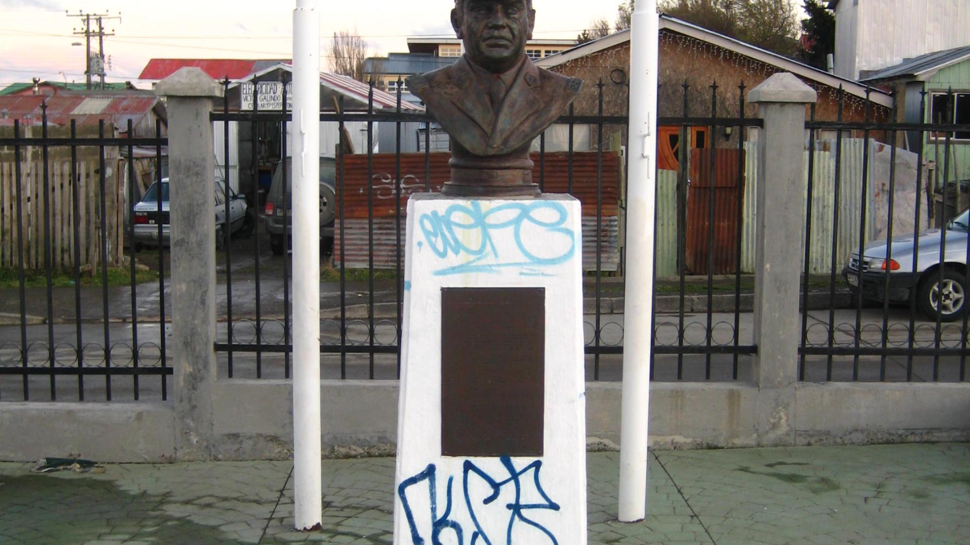 Imagen del monumento José Alejandro Bernales Ramírez