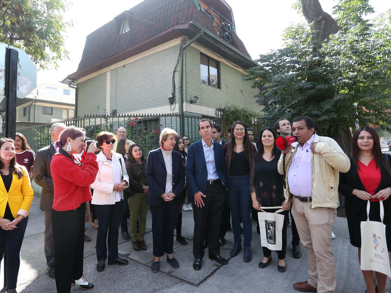 Imagen de Ministra Valdés anuncia ampliación de Zona Típica de los barrios Brasil y Yungay en Santiago Poniente