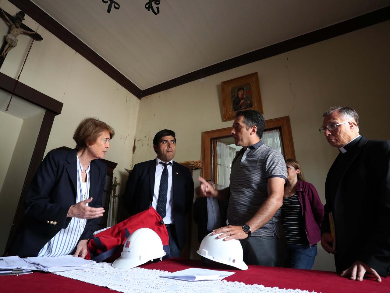 Imagen de Ministra de las Culturas recorre zonas afectadas por sismo en La Serena y anuncia medidas para la reconstrucción del patrimonio dañado