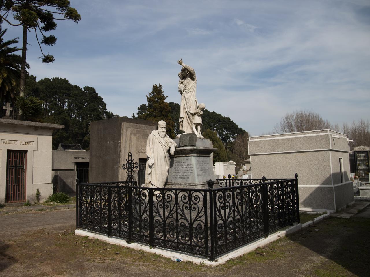 Imagen de APRUEBAN SOLICITUD DE DECLARATORIA COMO MONUMENTO HISTÓRICO DE MAUSOLEO DE PEDRO DEL RÍO EN CONCEPCIÓN