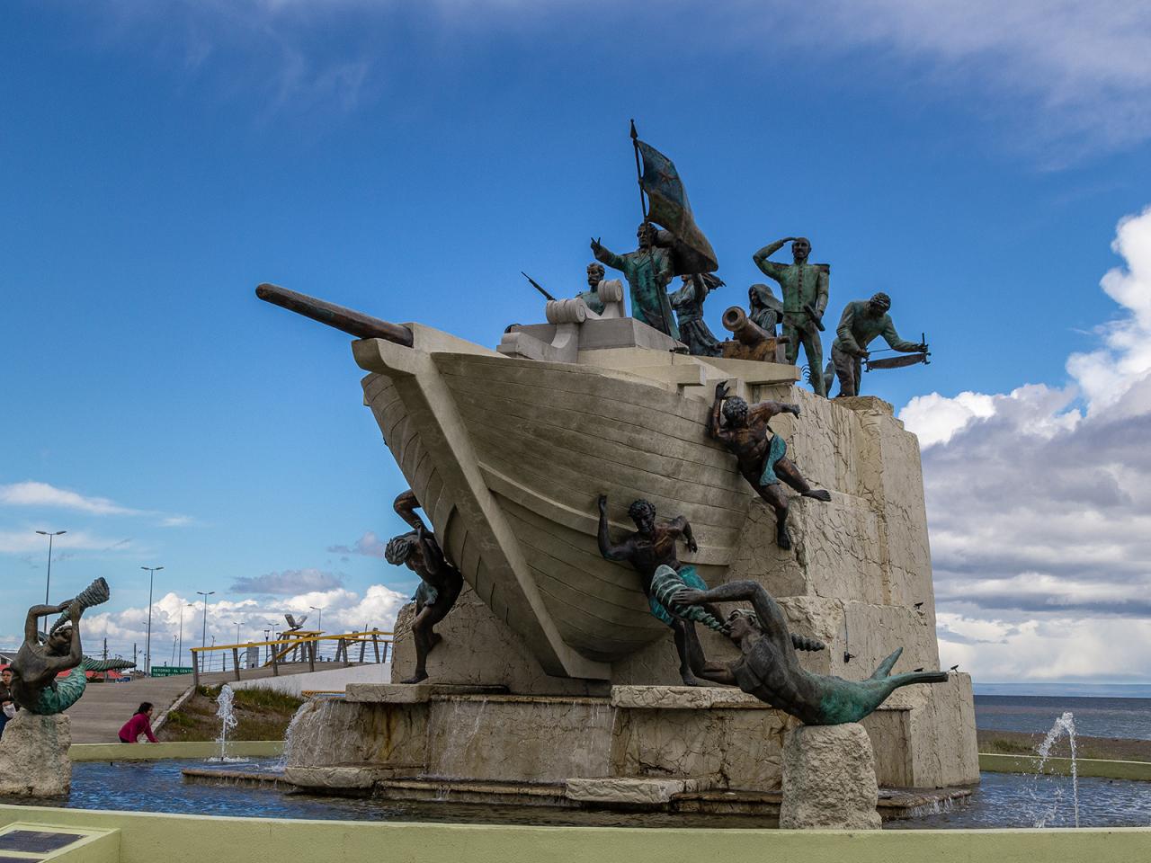 Imagen del monumento Monumento a los Tripulantes de la Goleta Ancud