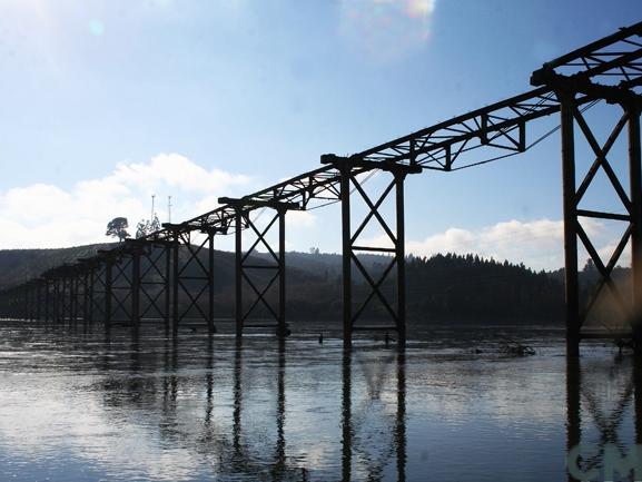 Imagen del monumento Puente viejo sobre el Río Itata