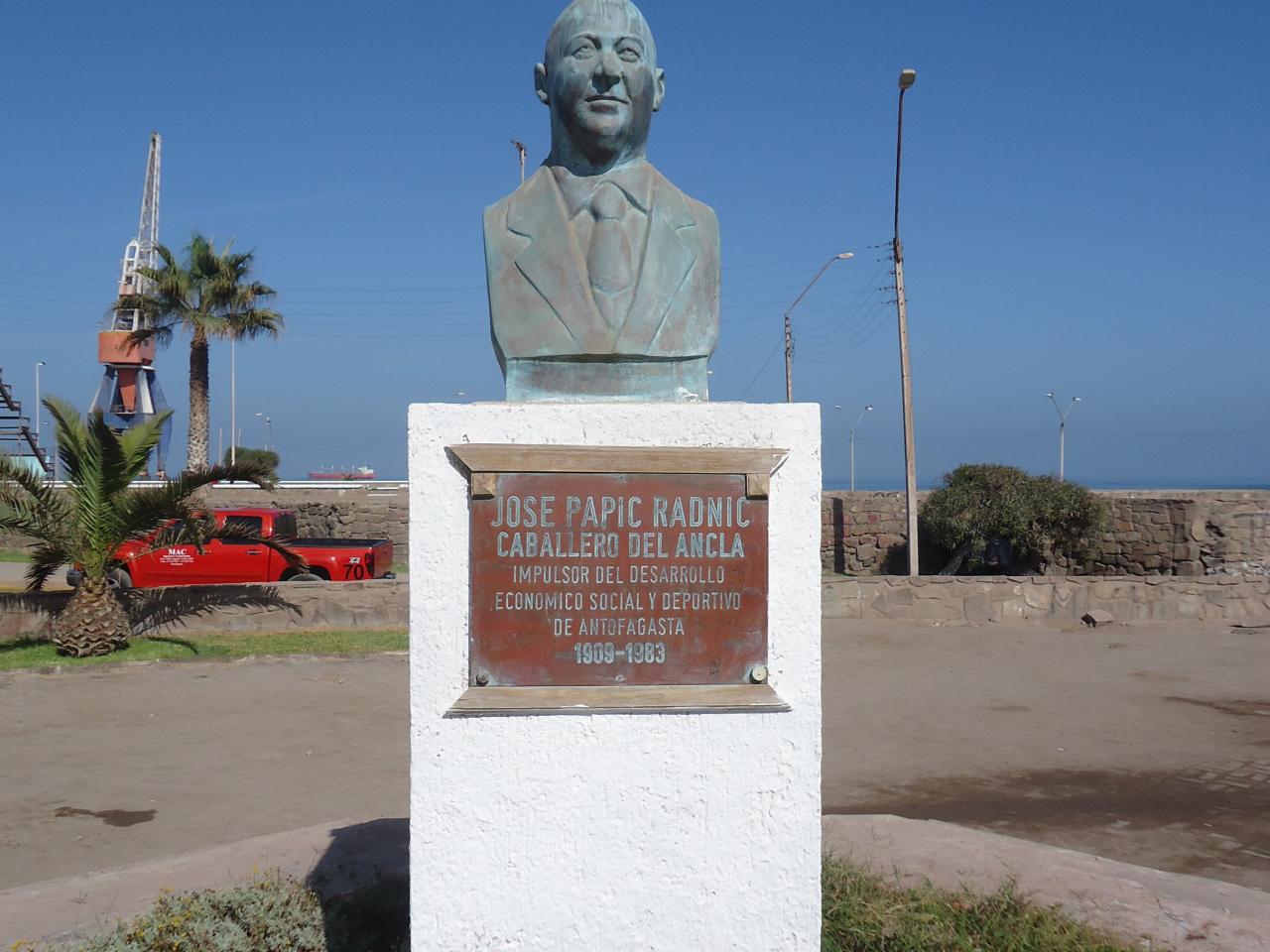 Imagen del monumento Jose Papic Radnic Caballero Del Ancla