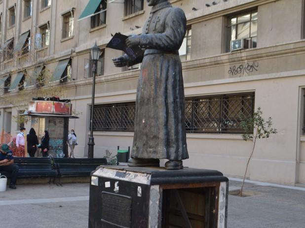 Imagen del monumento A Camilo Henríquez