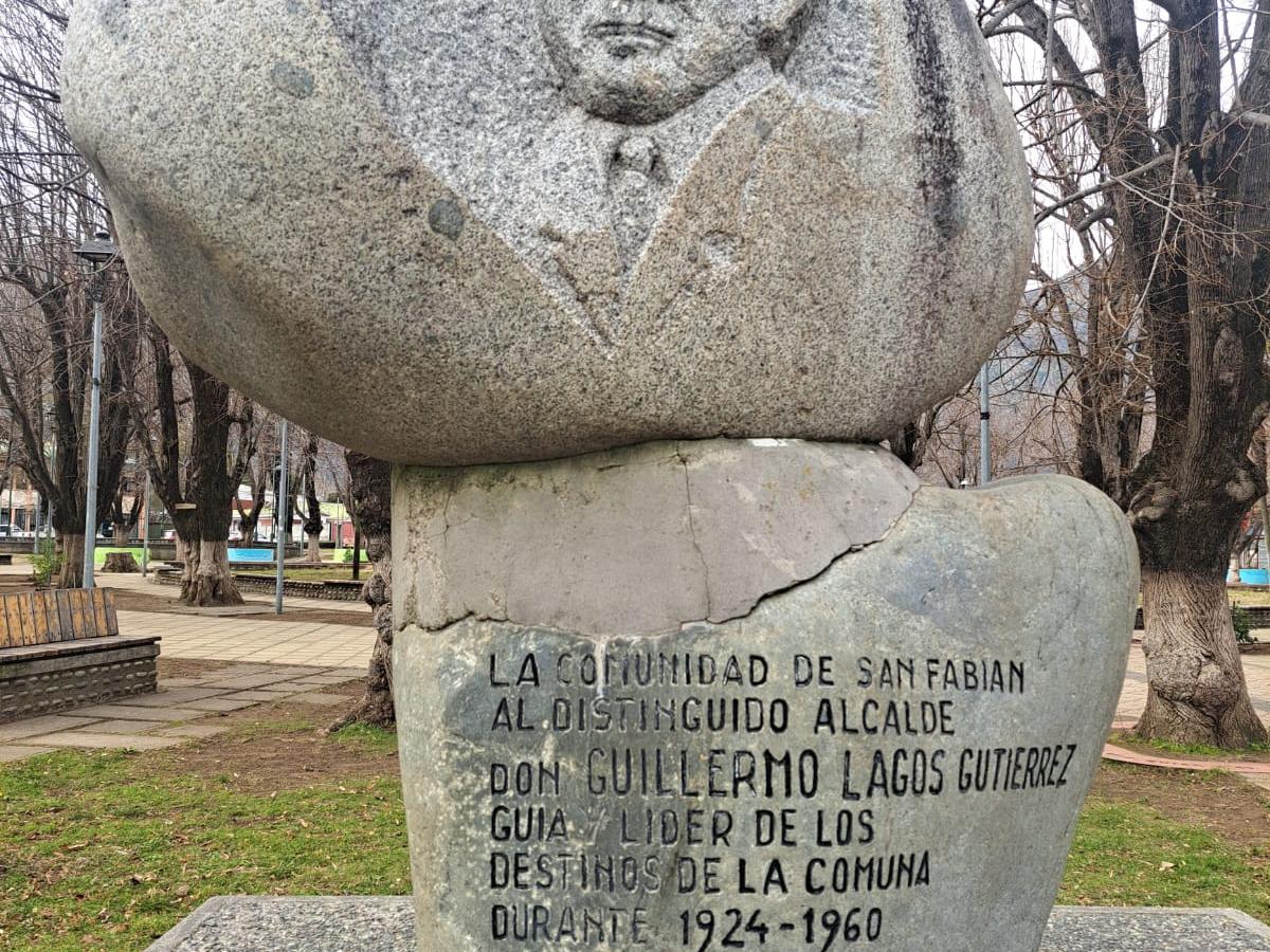 Imagen del monumento Homenaje al ex Alcalde Guillermo Lagos