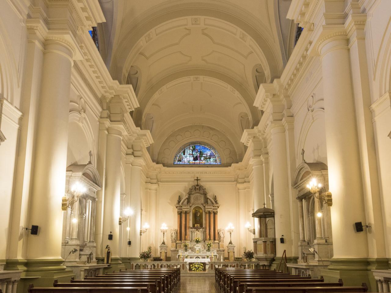 Imagen del monumento Iglesia Santa Ana, con su plazoleta