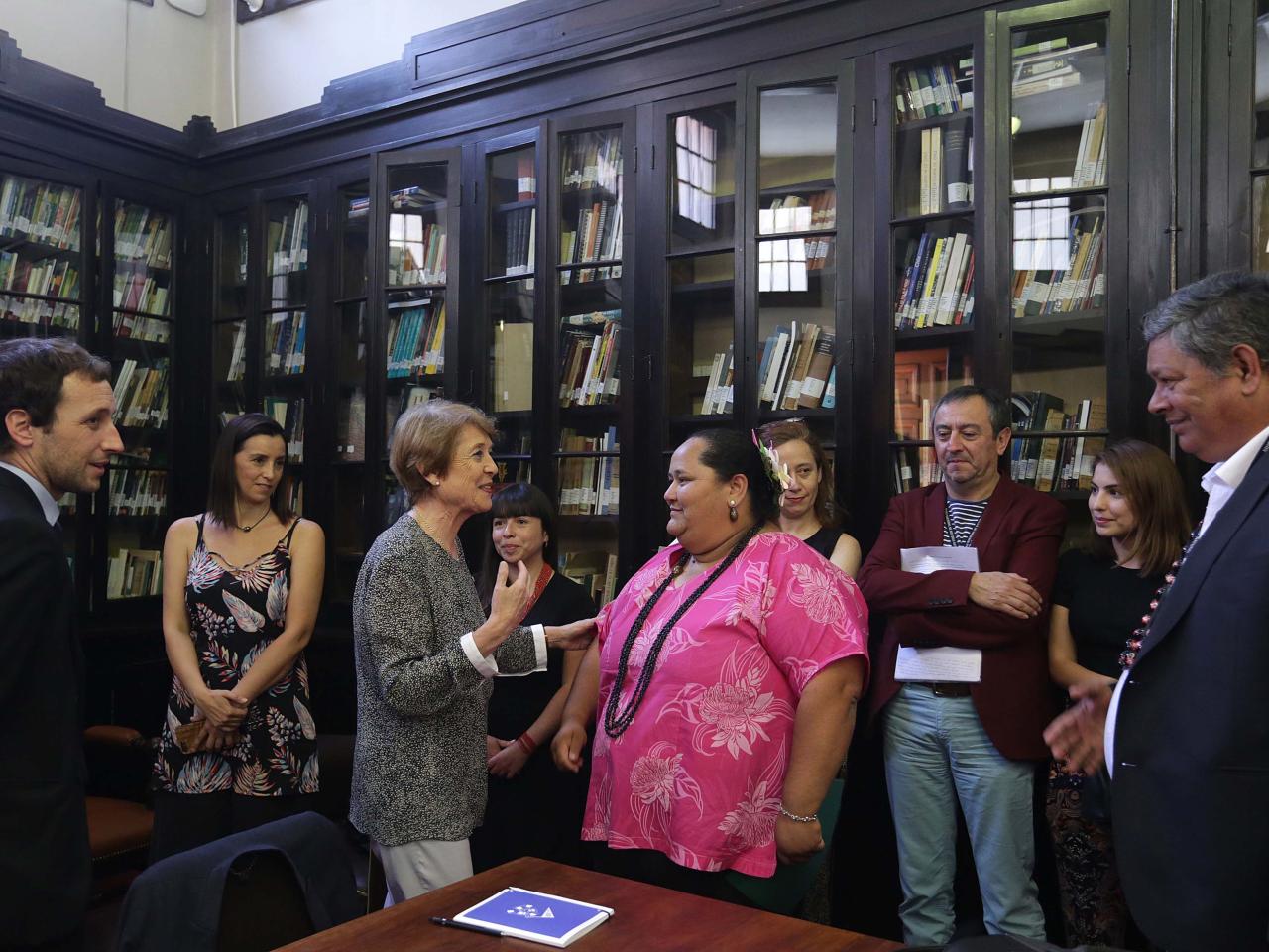 Imagen de Ministra Consuelo Valdés anuncia restitución de restos de ancestros a Rapa Nui