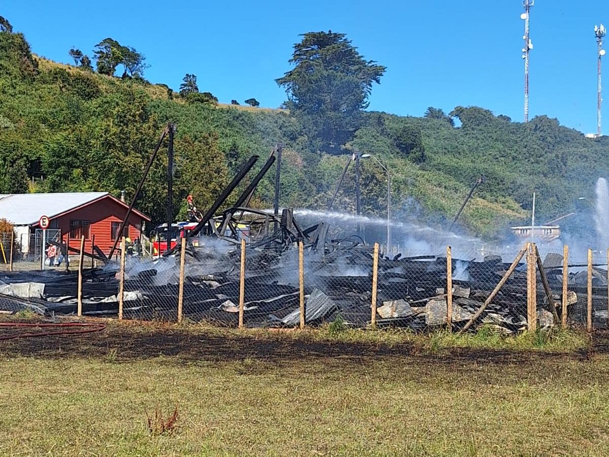 Imagen de Incendio causó pérdida total en Monumento Histórico Iglesia de la Candelaria de Carelmapu