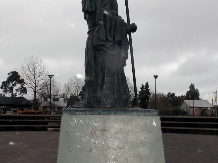 Imagen del monumento Lonko Cayenel