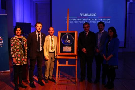 Imagen de Consejo de Monumentos Nacionales entrega reconocimiento a la Subsecretaría de Desarrollo Regional 