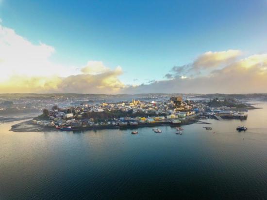 Imagen de Ministerio de las Culturas declara Monumento Nacional al casco histórico de la ciudad de Castro, en la provincia de Chiloé