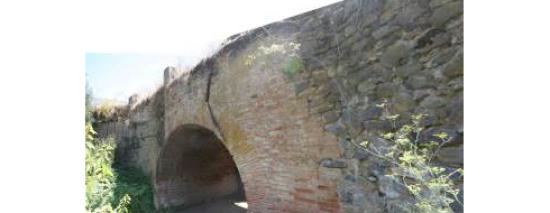 Imagen de Vecinos buscan proteger puente colonial del Canal San Carlos