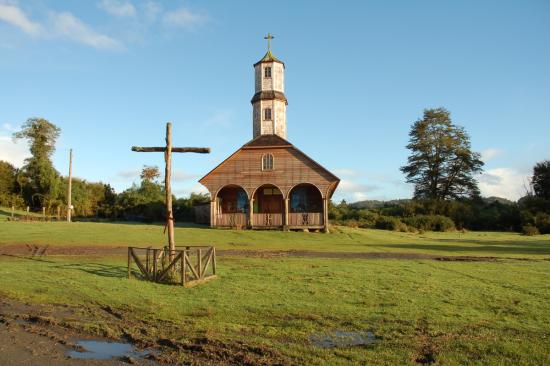 Imagen de Nuevas Zonas Típicas en Chiloé buscan proteger entornos de sus tradicionales iglesias