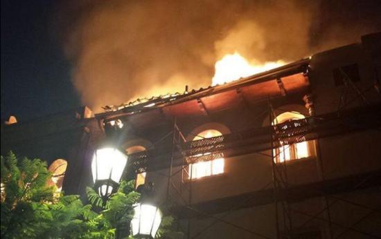 Imagen de Incendio consumió edificio Dibam que estaba siendo refaccionado