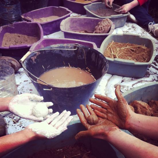 Imagen de Trabajos voluntarios y Fiesta del Adobe en Canela durante enero
