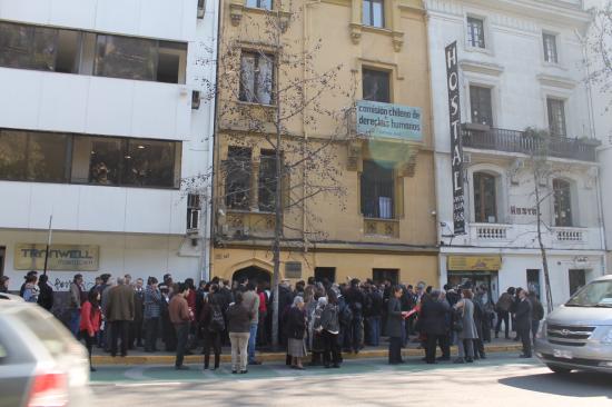 Imagen de Descubren placa para identificar Sitio de Memoria Ex Centro de Detención Clínica Santa Lucía