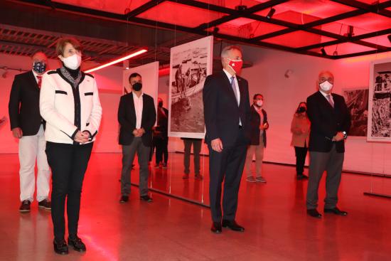 Imagen de Ministerio de las Culturas, Embajada de Suiza y Metro de Santiago inauguran galería de arte público con exposición fotográfica de Roberto Montandon