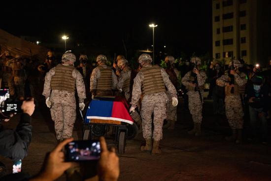 Imagen de Con éxito se realizó la exhumación y traslado de restos del Soldado Desconocido desde Plaza Baquedano