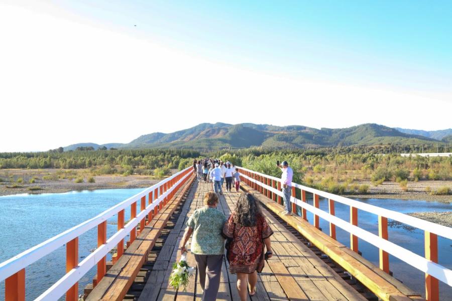 Imagen de Ministra de las Culturas encabeza reapertura al uso peatonal del Puente Confluencia en Ñuble