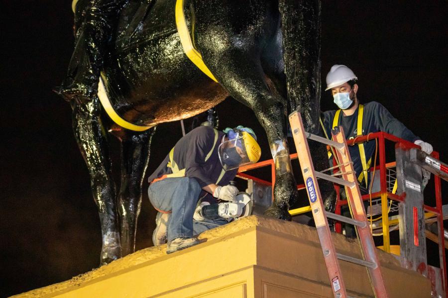 Imagen de Culmina con éxito el retiro temporal del monumento al General Baquedano para su restauración