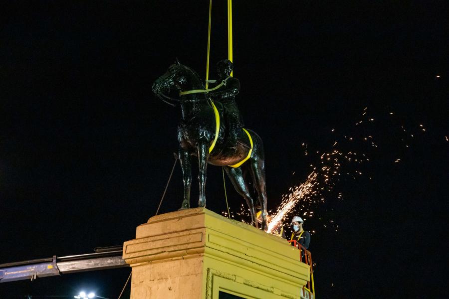 Imagen de Culmina con éxito el retiro temporal del monumento al General Baquedano para su restauración