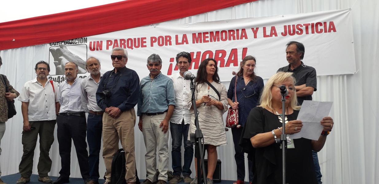 Imagen de Instalan placa identificatoria en campo de prisioneros políticos “3 y 4 Álamos”