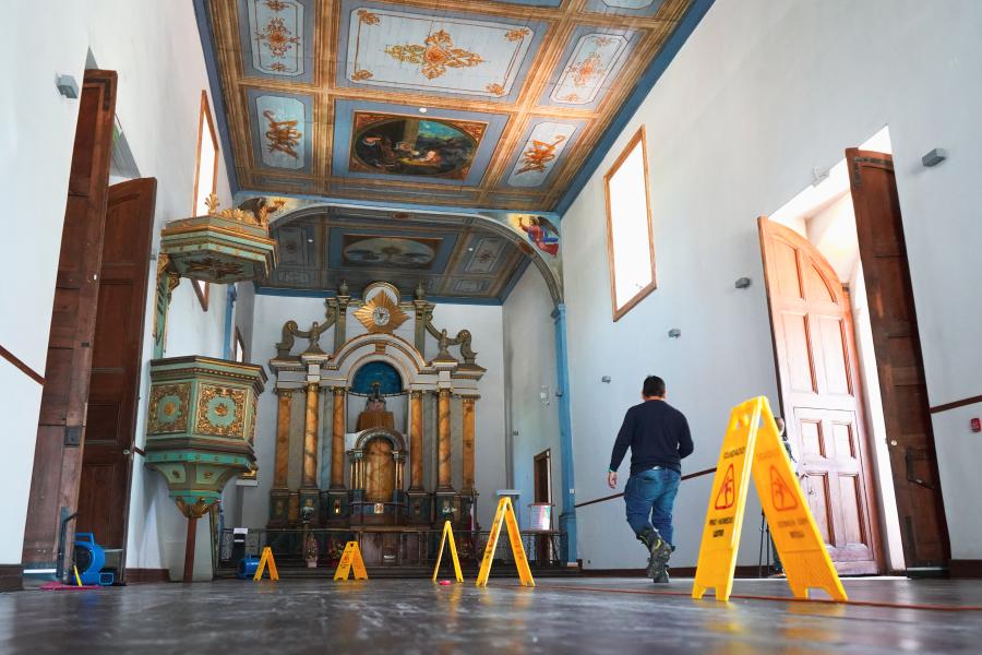 Imagen de  Subsecretaría del Patrimonio y Consejo de Monumentos Nacionales conforman mesa de trabajo para responder a daños de inundación de iglesia La Viñita de Recoleta