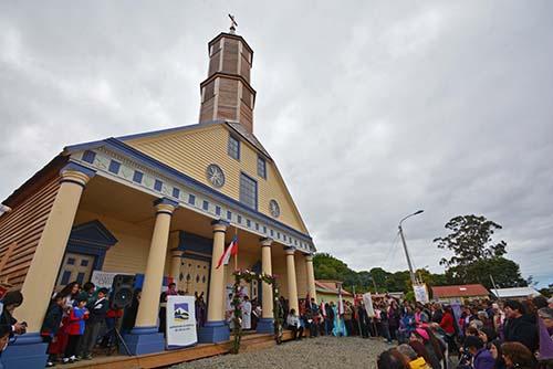 Imagen de Entregan a la comunidad restauración de la Iglesia de Chelín en Chiloé