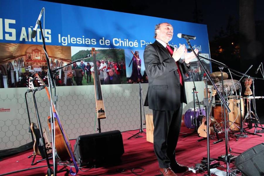 Imagen de Con espectáculo tridimensional DIBAM celebró 15 años de Iglesias de Chiloé como Patrimonio de la Humanidad
