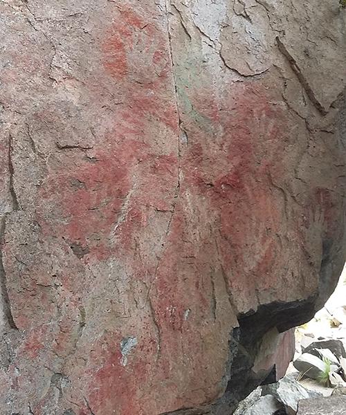 Imagen de CMN constata estado de conservación de pintura rupestre y Capilla de Mármol en la Región de Aysén