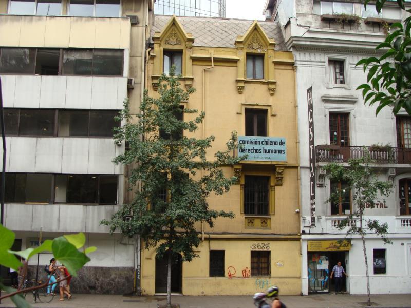 Imagen de Instalarán placa para identificar Sitio de Memoria Ex Centro de Detención Clínica Santa Lucía