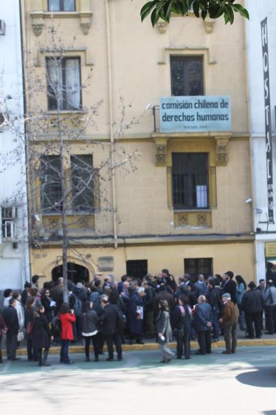 Imagen de Descubren placa para identificar Sitio de Memoria Ex Centro de Detención Clínica Santa Lucía