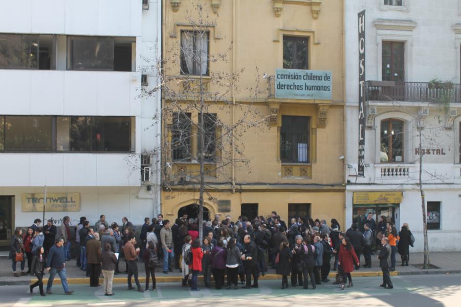 Imagen de Descubren placa para identificar Sitio de Memoria Ex Centro de Detención Clínica Santa Lucía