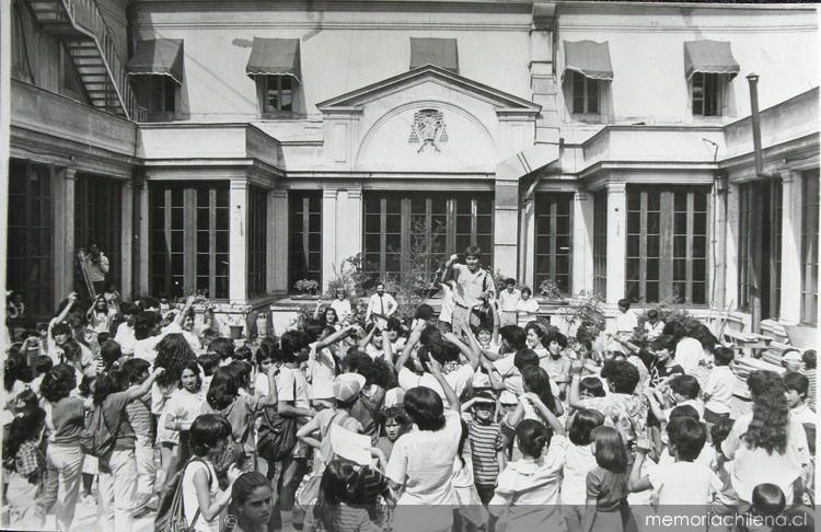 Imagen de Aprueban declarar como Monumento Nacional los Archivos de la Vicaría de la Solidaridad