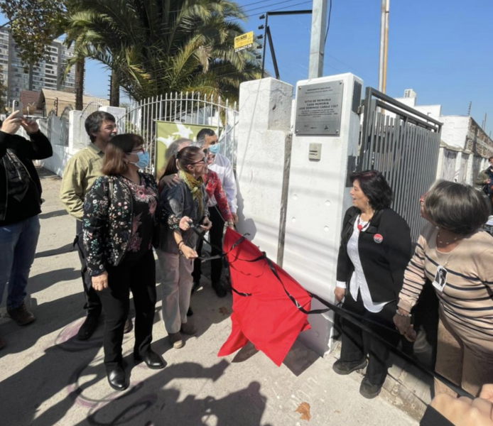 Imagen de CMN y Fundación 1367 instalan placa identificatoria como Sitio de Memoria en recinto de José Domingo Cañas, ex Cuartel Ollagüe de la DINA