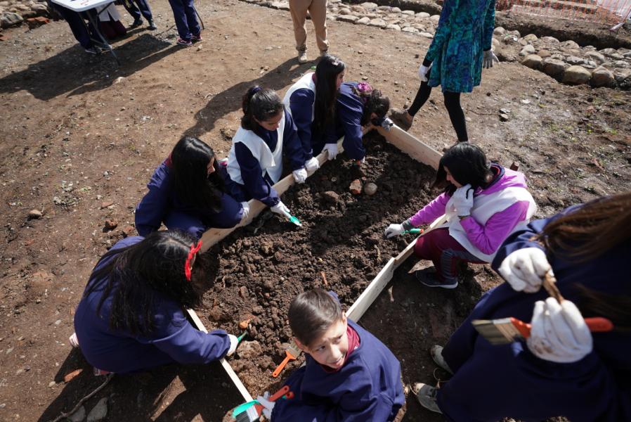Imagen de Estudiantes de Ñuble descubren hallazgos arqueológicos del antiguo Hospital San Juan de Dios