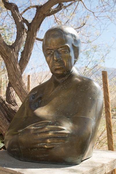 Imagen del monumento Mausoleo erigido a Gabriela Mistral y los terrenos destinados a este objeto, ubicados en la localidad de Montegrande
