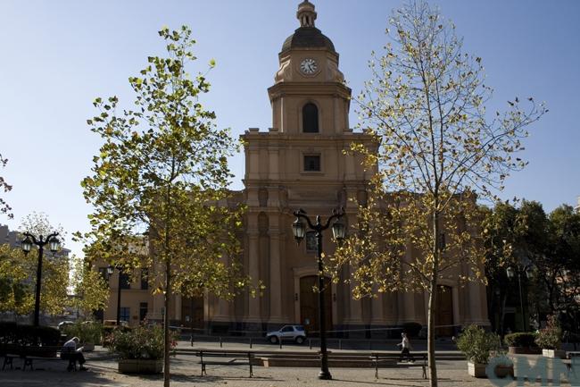 Imagen del monumento Iglesia Santa Ana, con su plazoleta