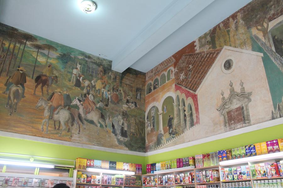 Imagen del monumento "Historia de la Medicina y Farmacología en Chile"