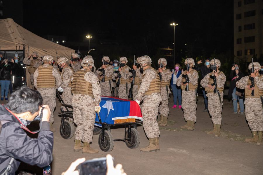Imagen de Con éxito se realizó la exhumación y traslado de restos del Soldado Desconocido desde Plaza Baquedano