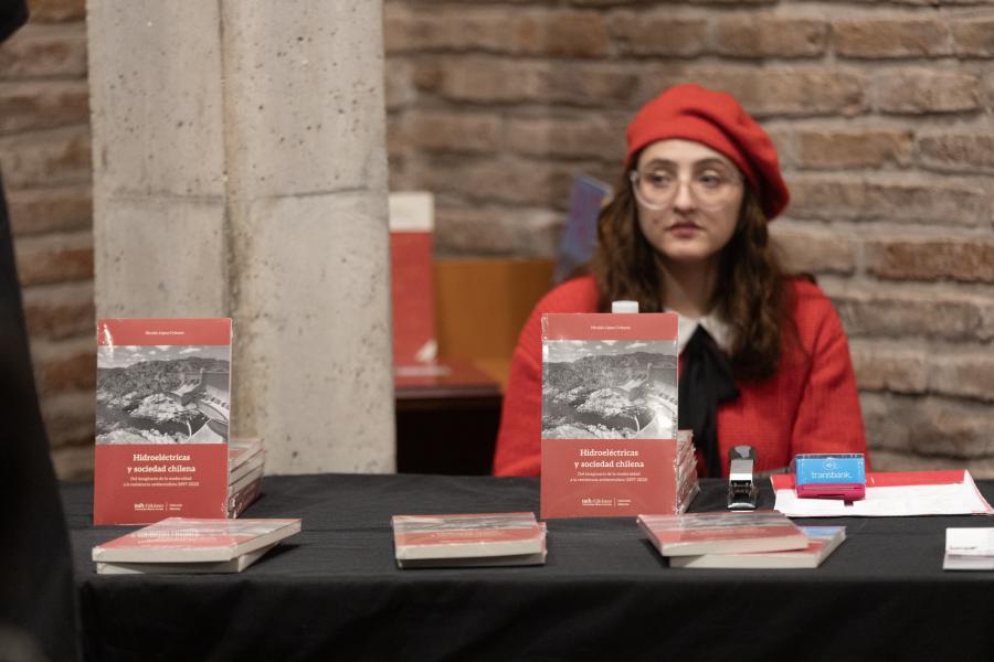Imagen de Universidad Alberto Hurtado presenta libro sobre la hidroelectridad y su impacto en la sociedad en Chile