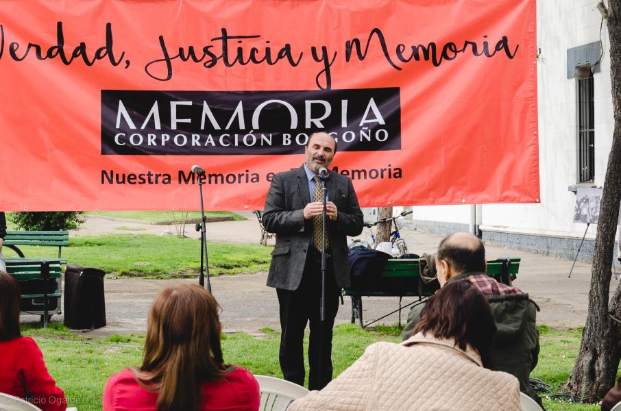 Imagen de En emotiva ceremonia instalan placa en Sitio de Memoria Ex Cuartel Borgoño