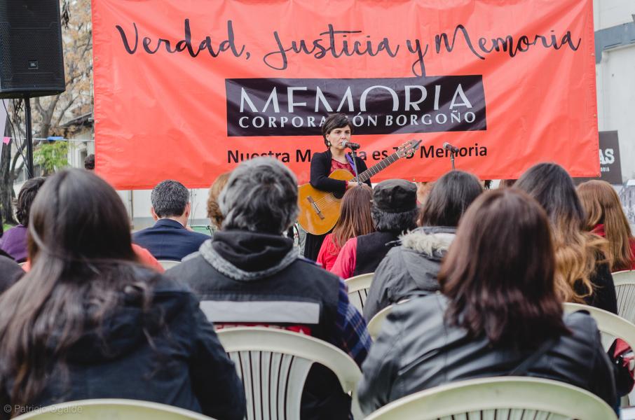 Imagen de En emotiva ceremonia instalan placa en Sitio de Memoria Ex Cuartel Borgoño