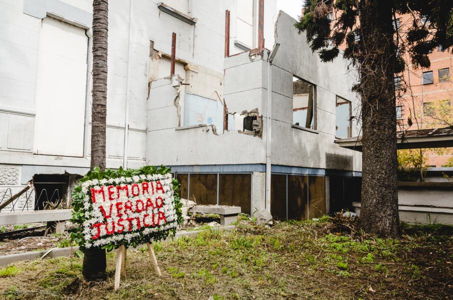 Imagen de En emotiva ceremonia instalan placa en Sitio de Memoria Ex Cuartel Borgoño