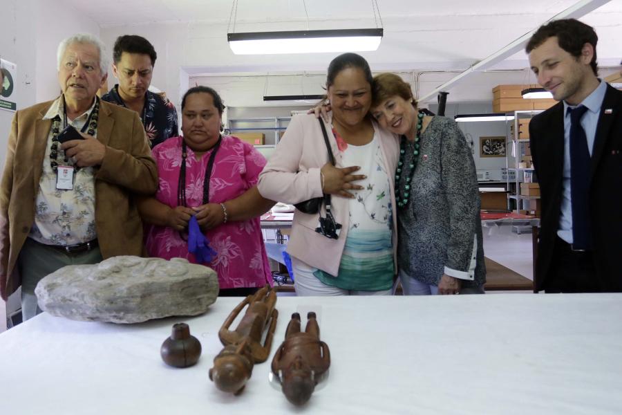 Imagen de Ministra Consuelo Valdés anuncia restitución de restos de ancestros a Rapa Nui